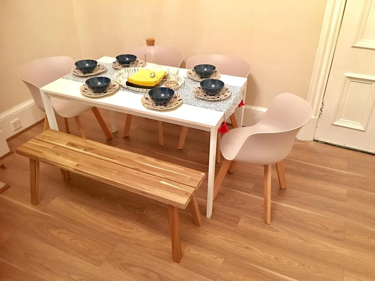 Lägenhet Cosy Bright Flat City Centre Edinburg Storbritannien